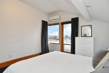 Whitmore- Classic Villa - Christchurch Holiday Homes