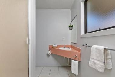 Oakwood Manor Motor Lodge