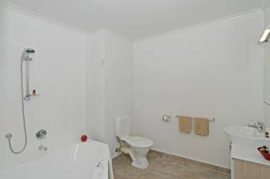 Airport Harbour View Motel