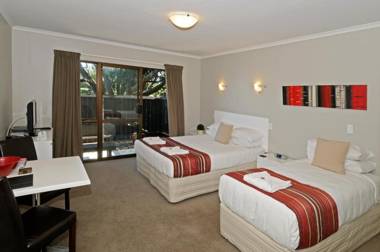 Airport Harbour View Motel