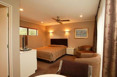 Cornwall Park Motor Inn