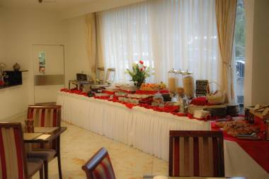 VR Queen Street Hotel & Suites