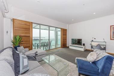 Princes Wharf - Absolute Waterfront & Great Views