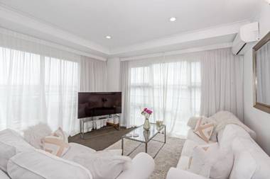 Princes Wharf 2BR Sub-Penthouse