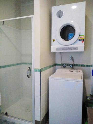 Princes Wharf 1BR Sub-Penthouse with Panoramic City & Ocean Views