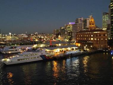 Princes Wharf 1BR Sub-Penthouse with Panoramic City & Ocean Views