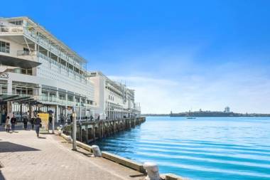 Premium 1BR Apartment at Princes Wharf