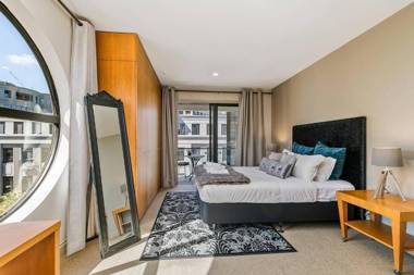 Enormous One Bedroom Beauty in CBD! Free Parking