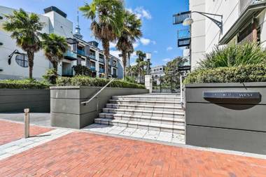 Enormous One Bedroom Beauty in CBD! Free Parking