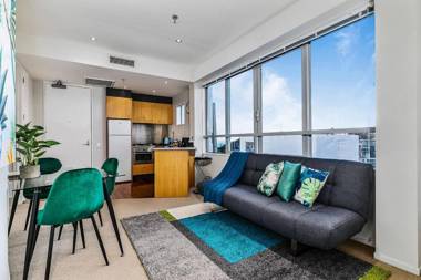 One Bedroom Apartment - Pool Gym & Tennis Courts!