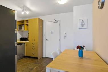 Wonderful Apartment in Quiet CBD Neighbourhood!