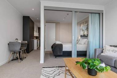 Beautifully Modern Brand New Central Apartment