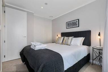 Beautifully Modern Brand New Central Apartment