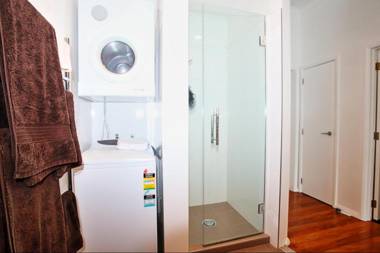 Spacious Executive Apartmtgreat Views! Location