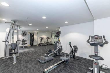 2BR Apartment w/ Balcony Gym and Parking Access!