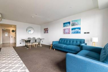 2 BR APT w/ Private Balcony + Netflix near Spark!