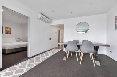 2 BR APT w/ Private Balcony + Netflix near Spark!