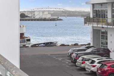 Chic 1 Bedroom Princess Wharf Apartment w/ AC