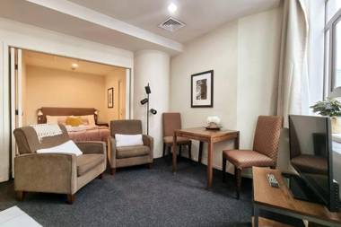 Bright & Cozy 1BR - Full Kitchen - Laundry & WiFi