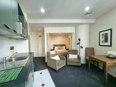 Bright & Cozy 1BR - Full Kitchen - Laundry & WiFi