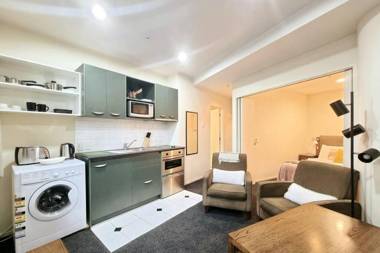 Bright & Cozy 1BR - Full Kitchen - Laundry & WiFi