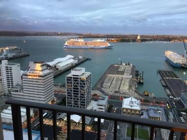 2 Brm Apt - Amazing Harbour Views Level 30