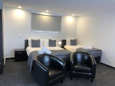 Durham Court Motor Inn