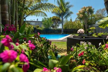 Cobblestone Court Motel