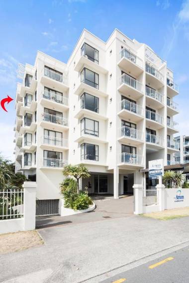 Ocean View Beach Escape - Top Floor Apartment Mt Maunganui Base