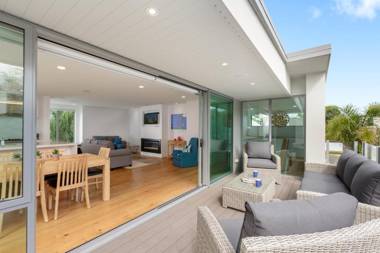 Modern Spacious Home on Popular Muricata Av - Enjoy Beach Surf & Sun