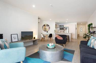 Stylish and Spacious Downtown Mount Maunganui