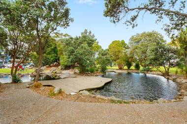 Stylish and Spacious Downtown Mount Maunganui