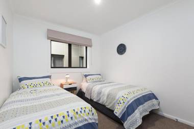 Stylish and Spacious Downtown Mount Maunganui