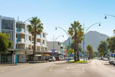 Awesome Downtown Location - park the car and walk to everything !