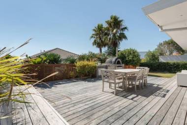 Seaside Beach Retreat - Outdoor living