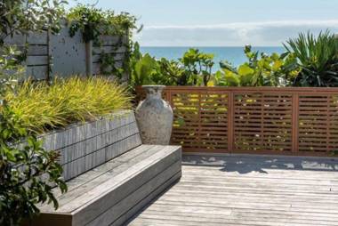 Seaside Beach Retreat - Outdoor living