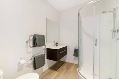 Centrally Located- Modern Sunny Townhouse