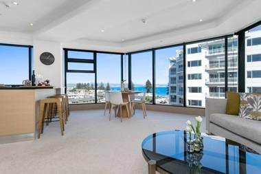 Luxury Ocean & Harbour Views - Heated Pool Main Beach & Gym