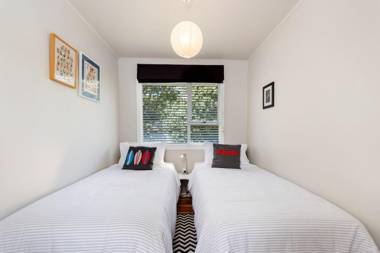 The Black Bach - Mt Maunganui Holiday Home