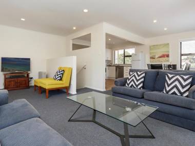 Sand Castles - Mount Maunganui Holiday Home