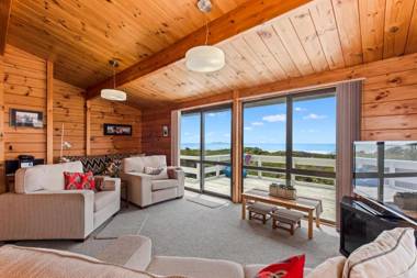 Oceanside Bach - Mount Maunganui Holiday Home