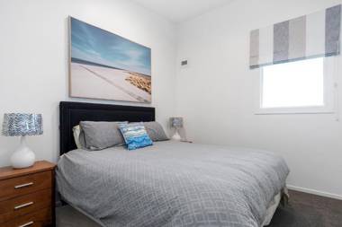 Rooftop Retreat - Mount Maunganui Holiday Home