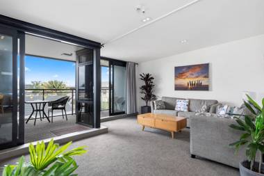 Rooftop Retreat - Mount Maunganui Holiday Home