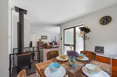 Bach Relax - Mt Maunganui Holiday Home