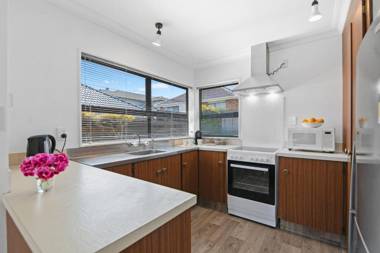 Mt Beach Retreat - Mt Maunganui Holiday Home