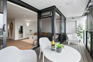 Treetop Mount Escape - Mt Maunganui Holiday Apartment