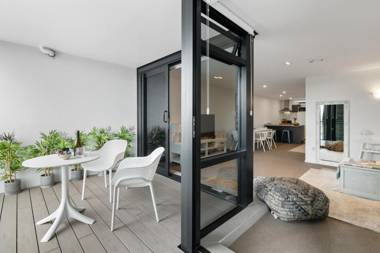 Treetop Mount Escape - Mt Maunganui Holiday Apartment