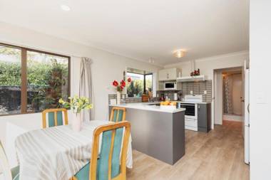 Valley Vacay - Mt Maunganui Holiday Home