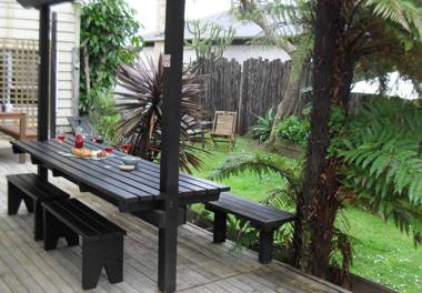 Lady Bowen Bed & Breakfast