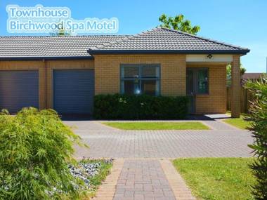 Birchwood Spa Motel